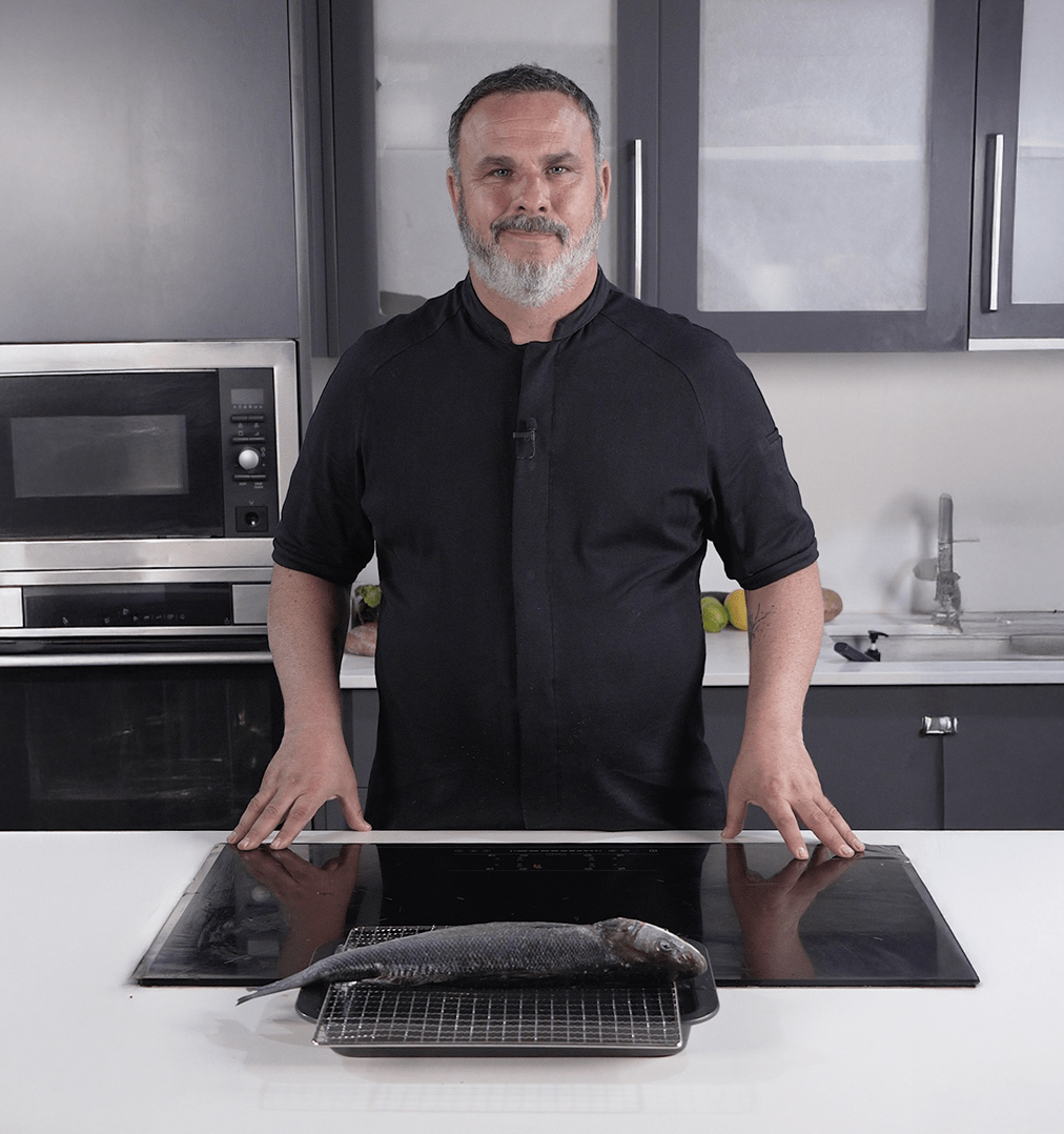 congelar el pescado entero o en filetes: pescado entero con escamas y filetes separados en bolsas para descongelar pescado mejor