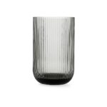 Vasos de cristal originales de colores y relieves distintos combinados en la misma mesa: Bidasoa, Luminarc y Bormioli Rocco