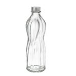 Diferentes botellas de cristal en usos creativos: kombucha, leche vegetal, sirope, aceite infusionado