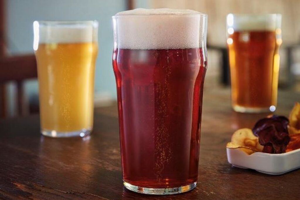 Una copa o vaso de cerveza permite disfrutar de su aroma, color y sabor