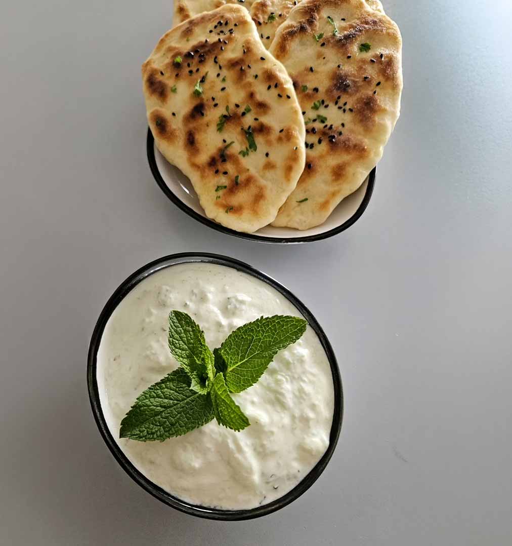 Tzatziki griego y Pan Naan (el pan indio sin horno)