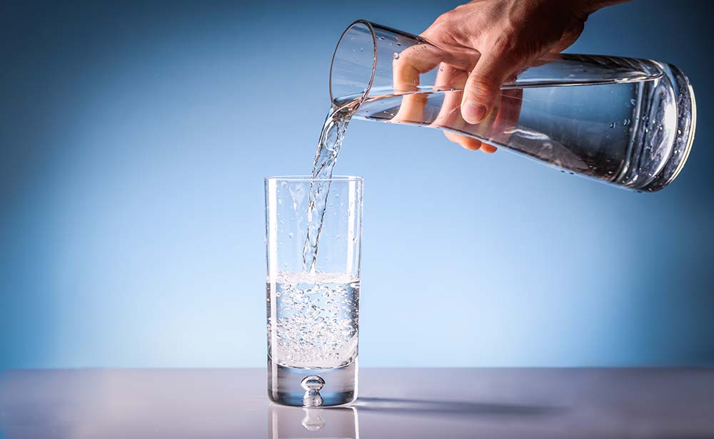 ¿Ofreces agua del grifo gratis en tu restaurante? Qué dice la Ley