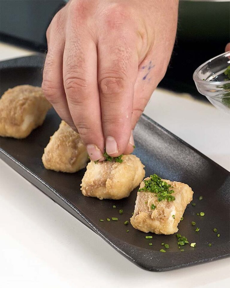 Preparación del cazón en adobo