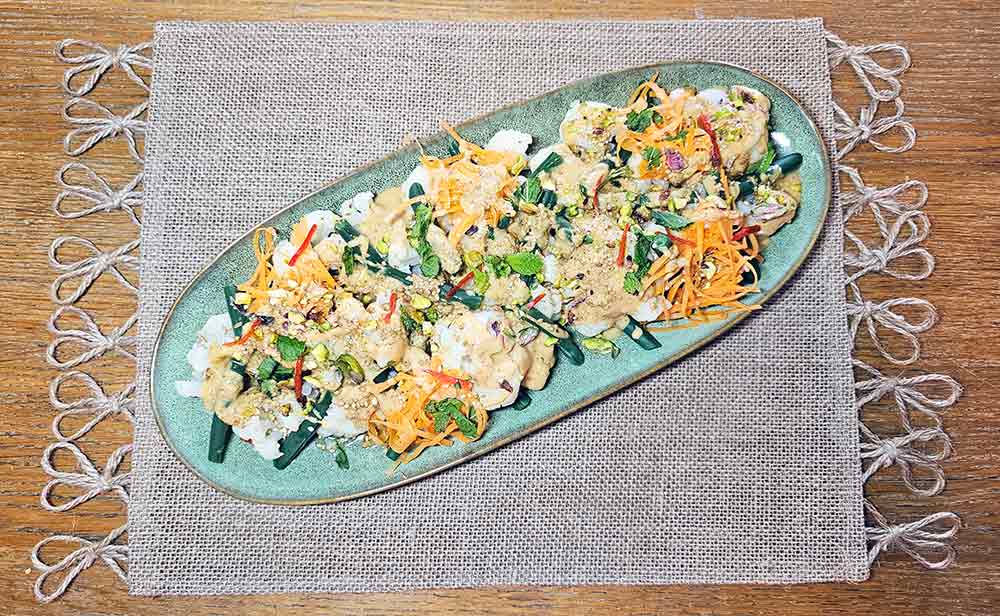 Ensalada de verduras con coliflor y aliño asiático
