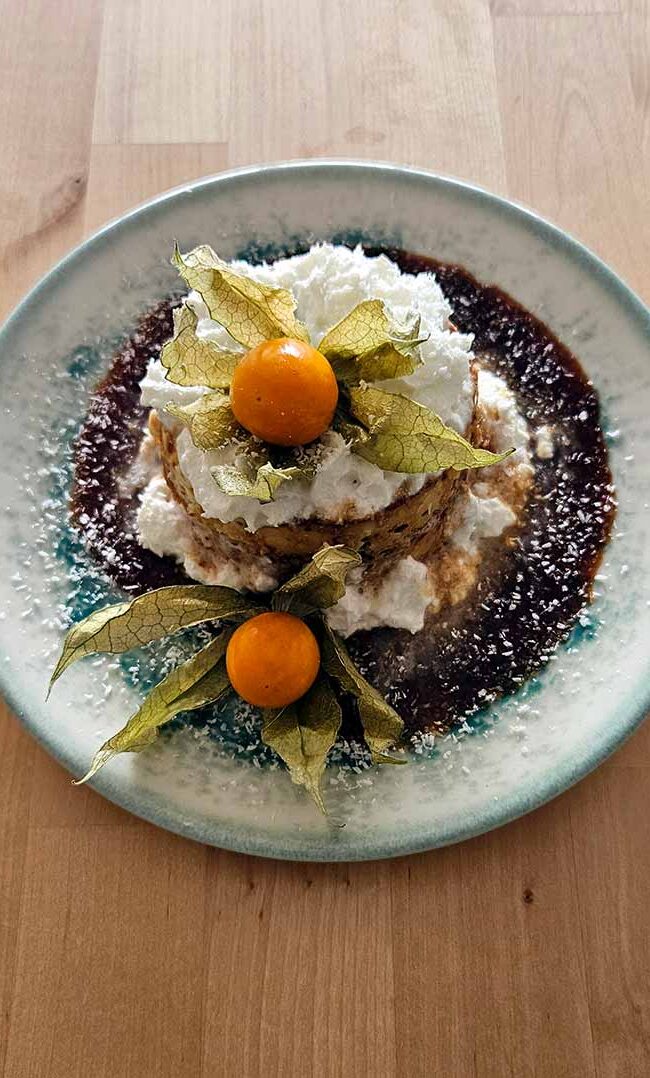 Flan de coco con nata y physalis: un postre irresistible