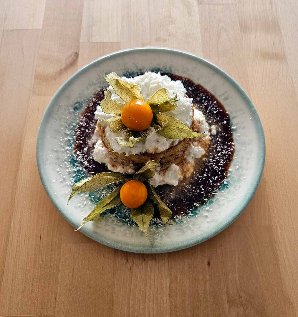 Flan de coco con nata y physalis: un postre irresistible