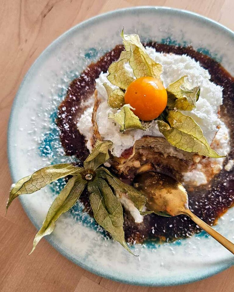Flan de coco con nata y physalis: un postre irresistible