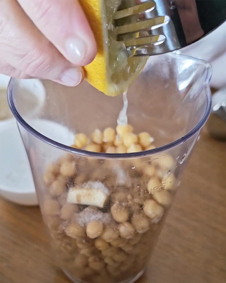 Preparación hummus de garbanzos