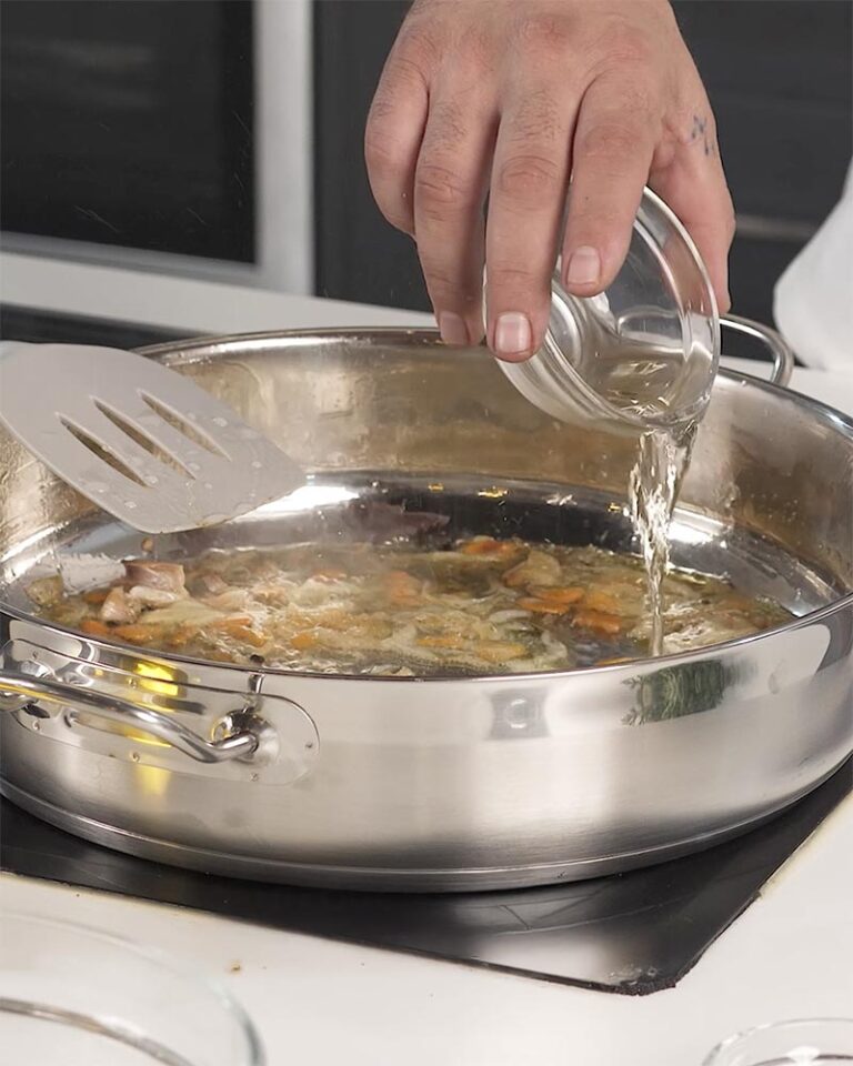 Preparación de los mejillones en escabeche