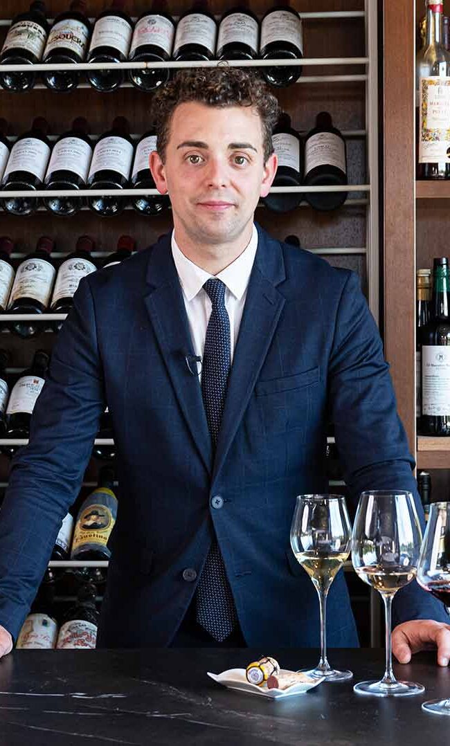 Servir el vino como un sumiller Michelin