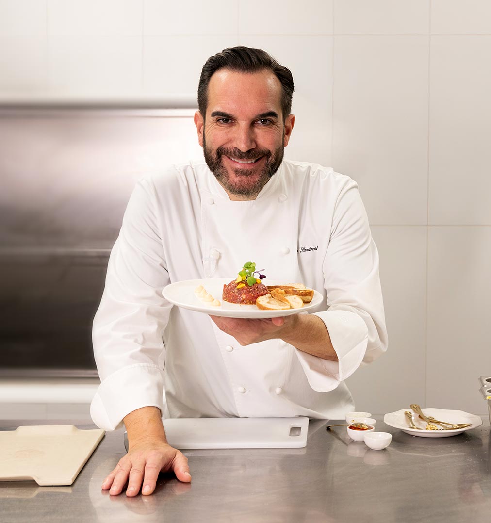 Prepara Steak tartar de Mario Sandoval **Michelin