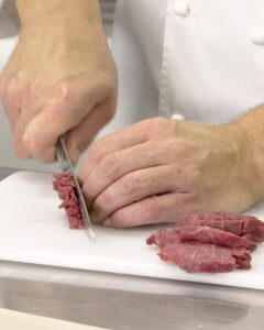 Prepara Steak tartar de Mario Sandoval **Michelin