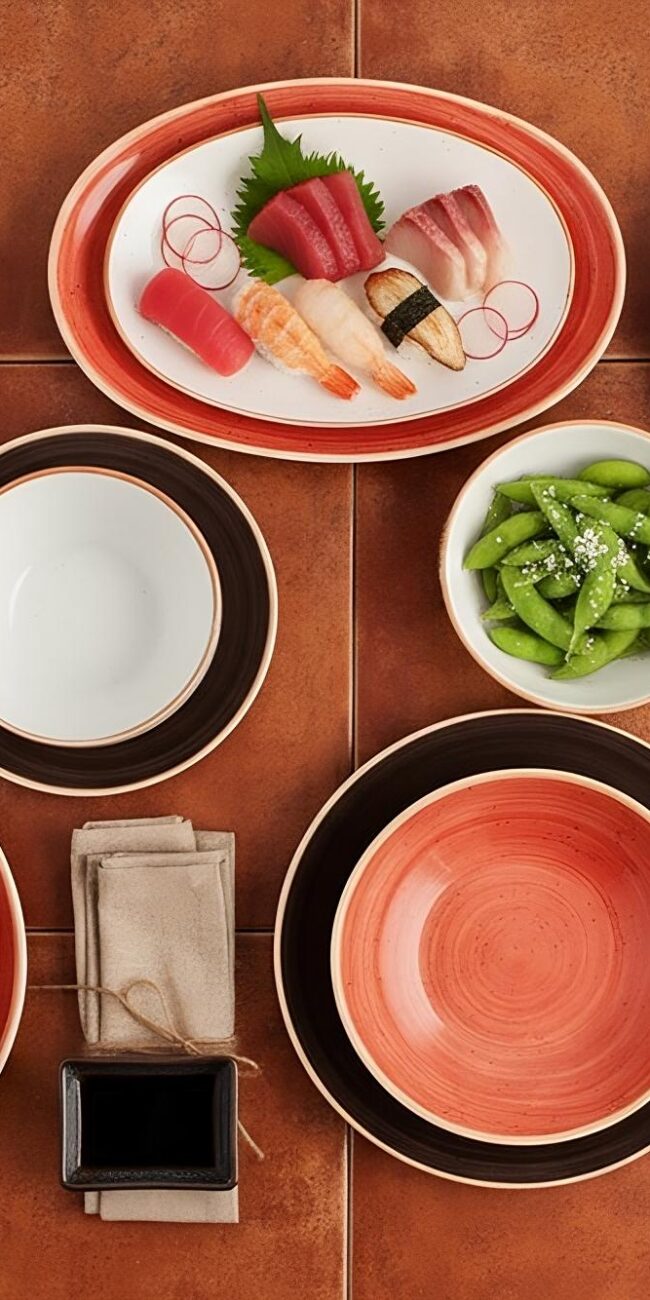 Sushi vajilla con platos rectangulares, boles y accesorios para hostelería