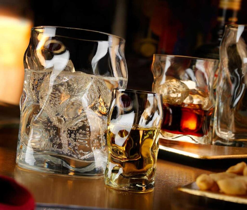 vaso de whisky decorado