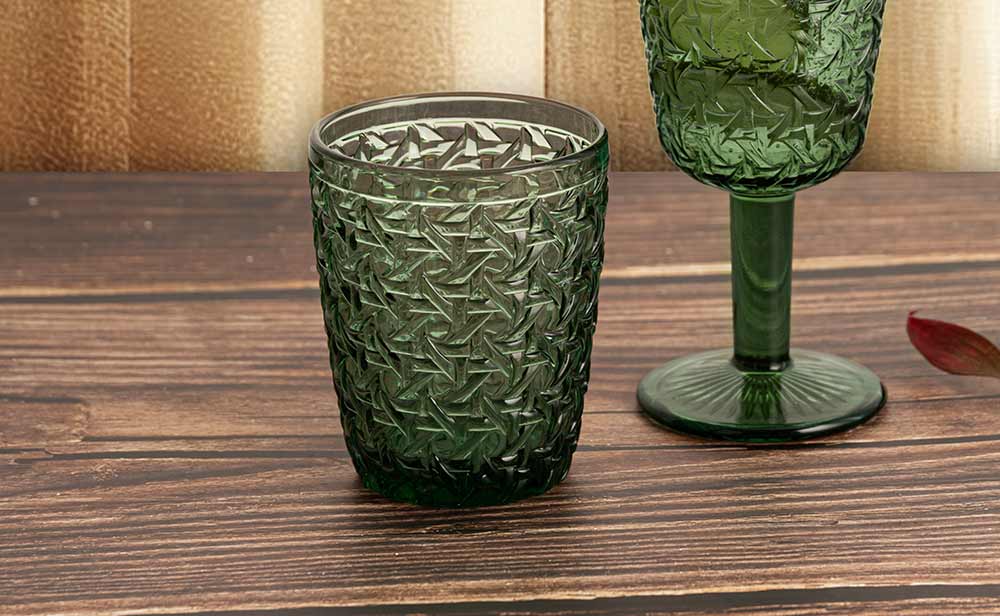 Vasos verdes: color y toque original en tu mesa