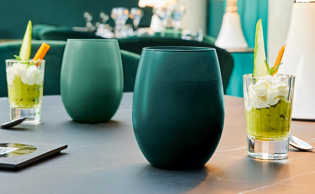 Vasos verdes: color y toque original en tu mesa